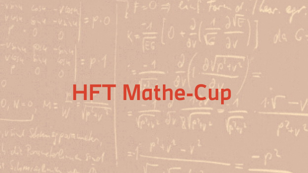 Mathe-Cup Schriftzug ber Formeln auf Tafel